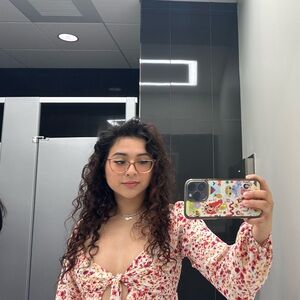 Meet your Posher, Valeria